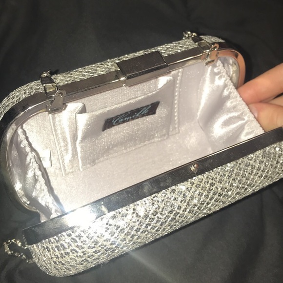 Silver clutch bag, with detachable silver chain - Picture 2 of 3